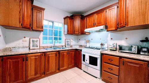 One-Bedroom Apartment with Pool View image 10