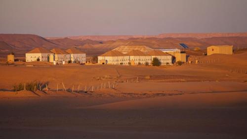 Létesítmények, Sleeping in a Luxury tent in Merzouga desert in Khamlia