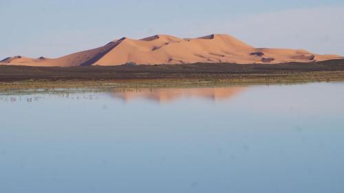 Létesítmények, Sleeping in a Luxury tent in Merzouga desert in Khamlia