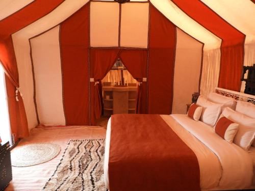 Sleeping in a Luxury tent in Merzouga desert in Khamlia