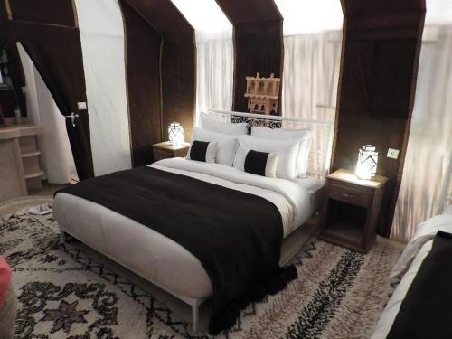 Sleeping in a Luxury tent in Merzouga desert in Khamlia