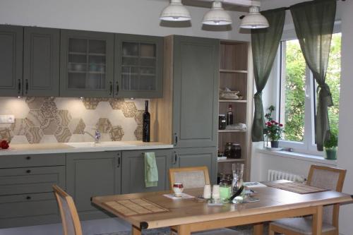 Lovely And Freshly Renovated Apartment In Praha 10 - image 10