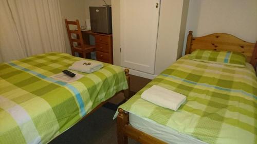 Room in Guest room - Comfortable Family room with Tv Free Fast Wifi Sleeps 4 with 1 Bunk Bed - image 11