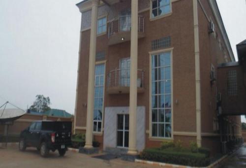 Sheriffyt Royale Hotel - Business Suite in Ikorodu