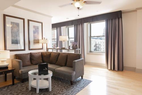 Hotel Blackhawk Autograph Collection - image 6