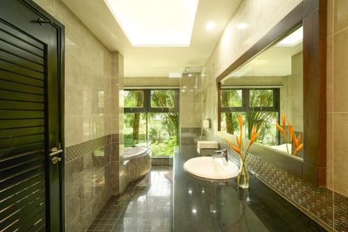 room detail thumbnail 2