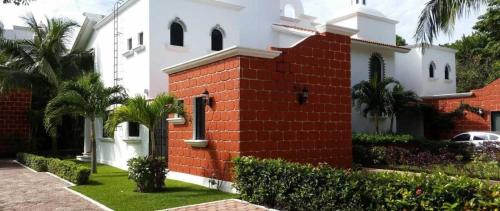 Playa Suite Room in Stunning Villa Playacar Townhouse Stage 2 in Playa del Carmen, Mexico