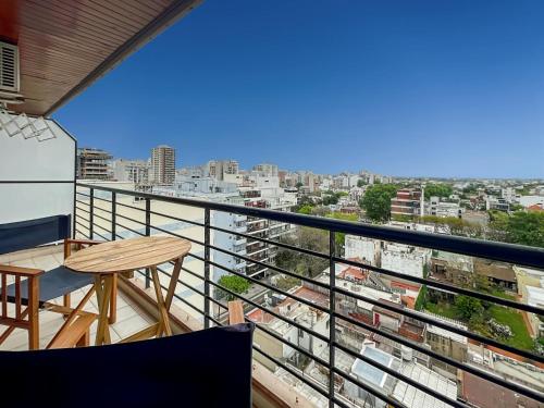 شرفة/ تراس, Cozy Studio on a High Floor with Panoramic Views in Villa Urquiza in Villa Urquiza