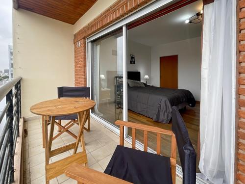شرفة/ تراس, Cozy Studio on a High Floor with Panoramic Views in Villa Urquiza in Villa Urquiza