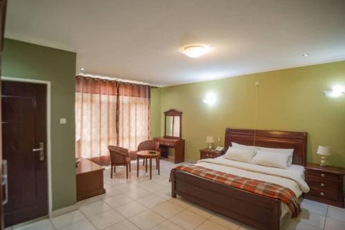 Large Cozy room including free breakfast in Lubumbashi