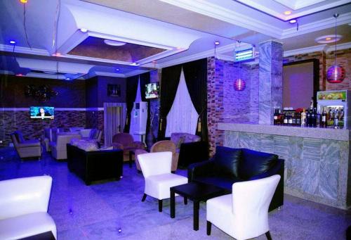 Hampton Towers Spa - Deluxe Twin in Асаба