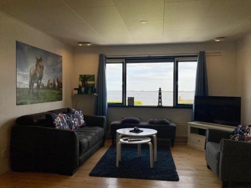 Entire house - 4 pers Holiday home Aurora with directly on the Lauwersmeer in Dongeradeel
