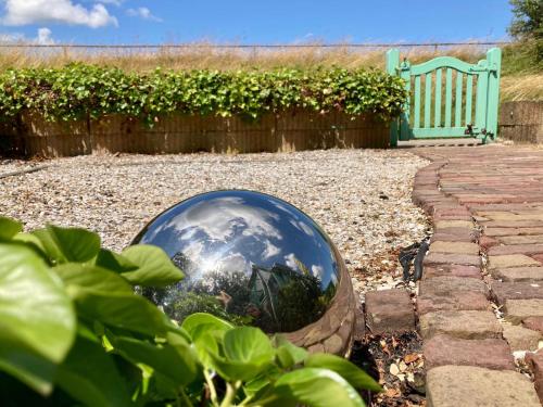 4 pers Holiday Home Hilla with winter garden in front of the dike directly on the Lauwersmeer - image 6