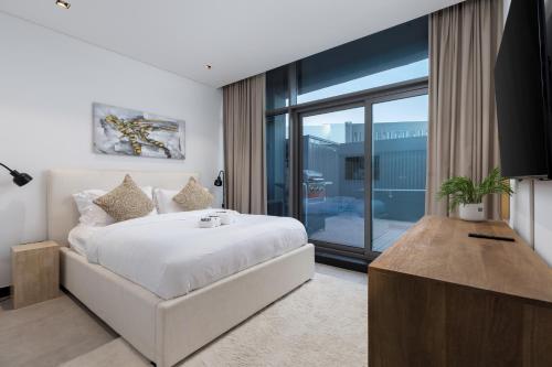 Waves - Spacious 2BR Apartment with Burj Views & Terrace, Dubái (foto 3)