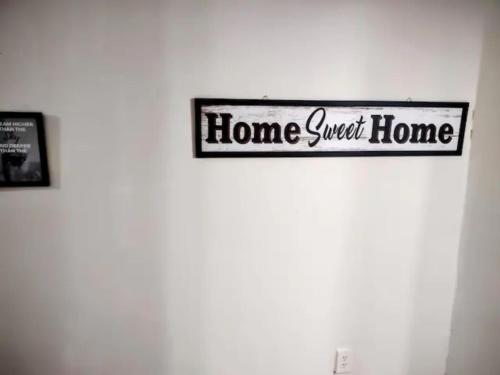 Twin Bunk-Style Bedroom close to downtown - 레스토랑