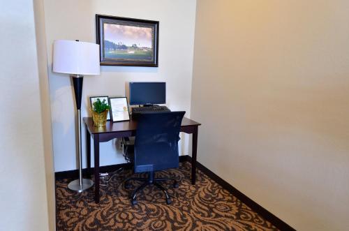 Cobblestone Inn & Suites - Holstein