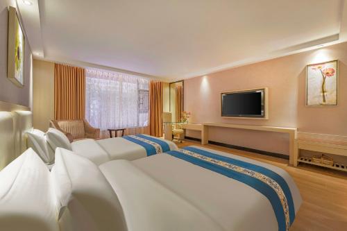 Business Twin Room image 3