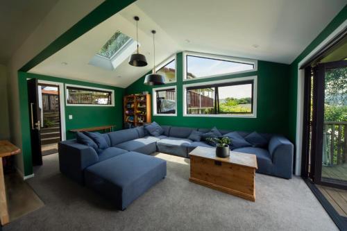 Balcony/terrace, City Convenience & Rural Views in Nelson City in Washington Valley