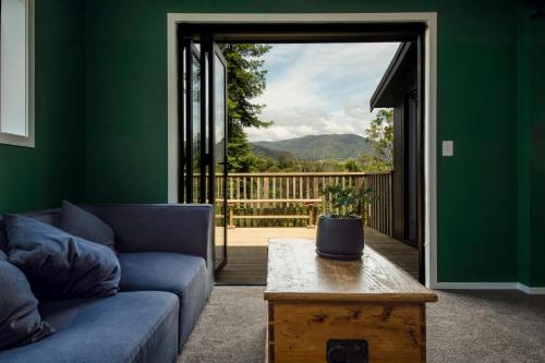 Balcony/terrace, City Convenience & Rural Views in Nelson City in Washington Valley
