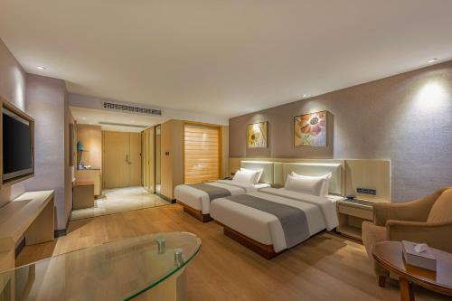 Deluxe Twin Room image 3