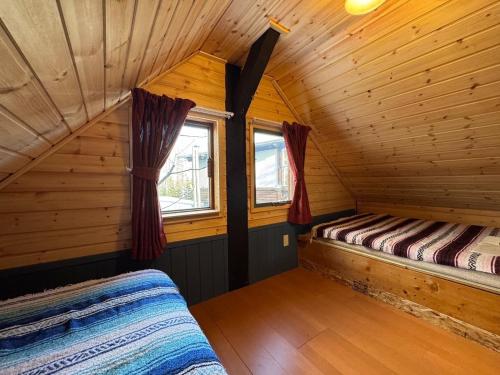 2 twin beds