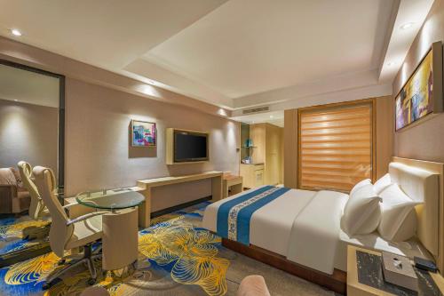Deluxe Double Room image 2