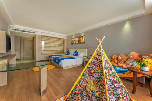 King Room with Spa Bath image 3