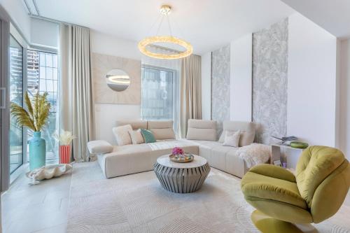 Ultra-Luxury 2BR at La Vie Iconic Sea Views, Dubai (photo 8)