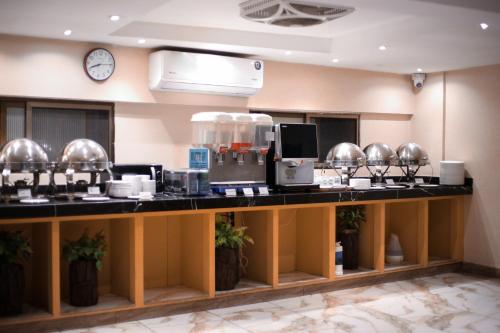 Restaurant, Hotel Pearl Inn in Karachi