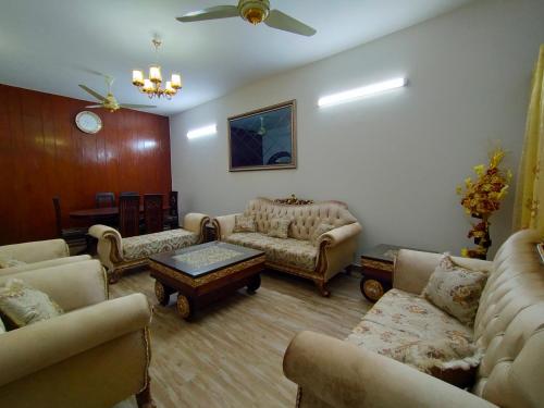 Furnished Portion, Karáčí