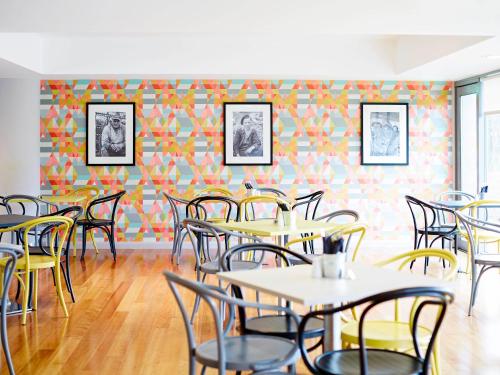 ibis Styles Barnsley - image 3