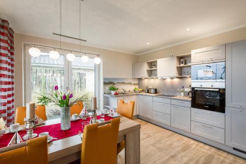 Kitchen, Wellness - Bungalow Strandgut in Klausdorf