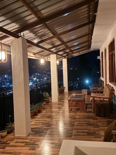 Balcony/terrace, hotel in manali by Aura in Bashisht