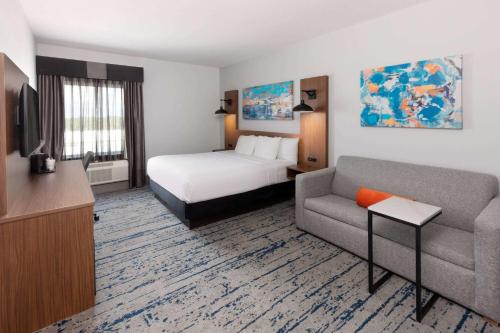 King Room with Sofa Bed room in La Quinta Inn & Suites by Wyndham Rockport - Fulton