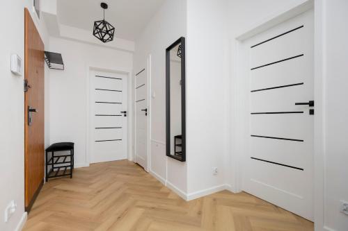 Comfortable Apartment with Two Bedrooms & Parking by Noclegi Renters - image 2