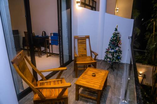 Deluxe Double Room with Balcony image 10