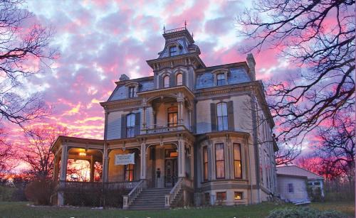 Garth Woodside Mansion Bed and Breakfast Hannibal