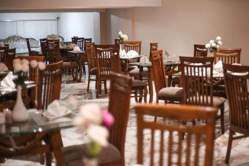 Restaurant, Hotel Pearl Inn in Karachi