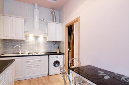 Apartment on Doroshenka Street 34 - main image