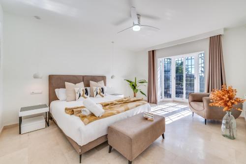 VACATION MARBELLA I Villa Azahar Retreat, Paradise for Golfers, Private Heated Pool, Close to the Be in Elviria / Artola