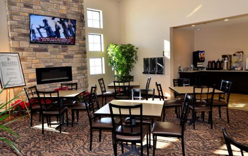 Cobblestone Inn & Suites - Holstein