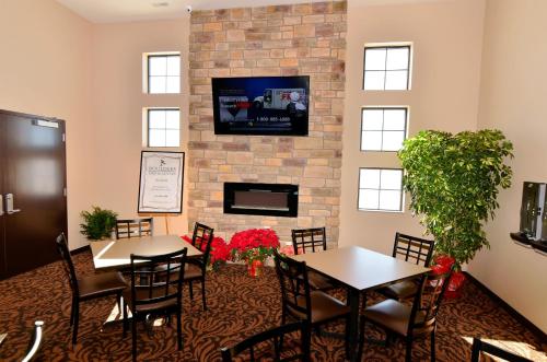 Cobblestone Inn & Suites - Holstein