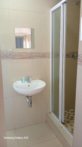 Shower, BAYSIDE Hotel & Self-catering ISIPINGO in Isipingo