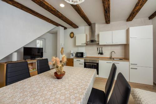 Hundefreundliche Villa mit Privatpool, Aussendusche, Grill und vielen Wanderwegen in der Umgebung in Barci