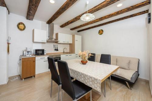 Hundefreundliche Villa mit Privatpool, Aussendusche, Grill und vielen Wanderwegen in der Umgebung in Barci