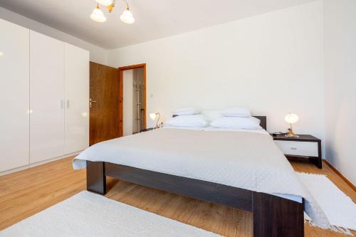 Hundefreundliche Villa mit Privatpool, Aussendusche, Grill und vielen Wanderwegen in der Umgebung in Barci