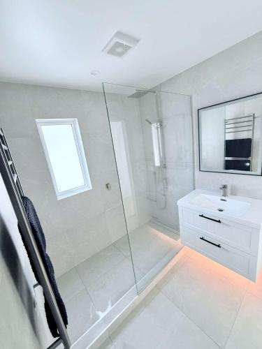 Karaka Bays in มิรามาร์