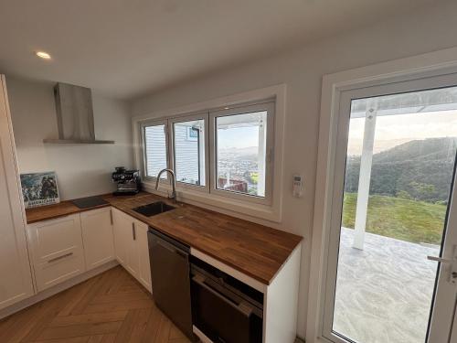 ห้องครัว, Karaka Bays in มิรามาร์