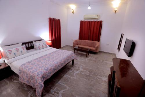 Deluxe Double or Twin Room image 10
