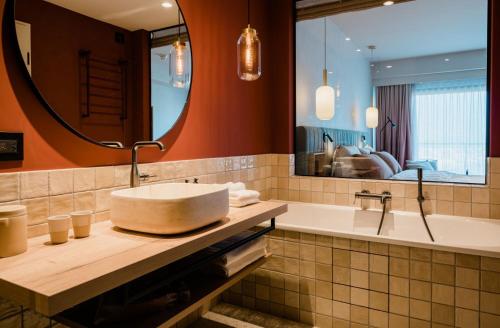 room detail thumbnail 2